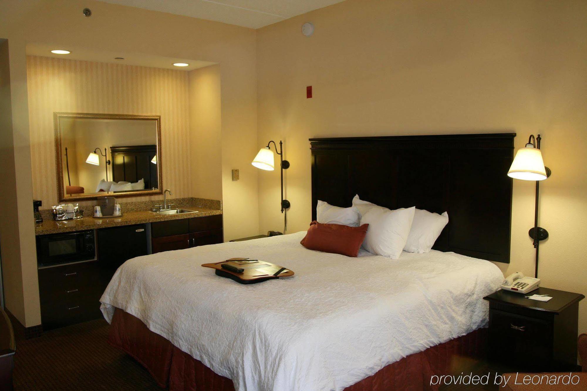 Hampton Inn Олив-Бранч Номер фото
