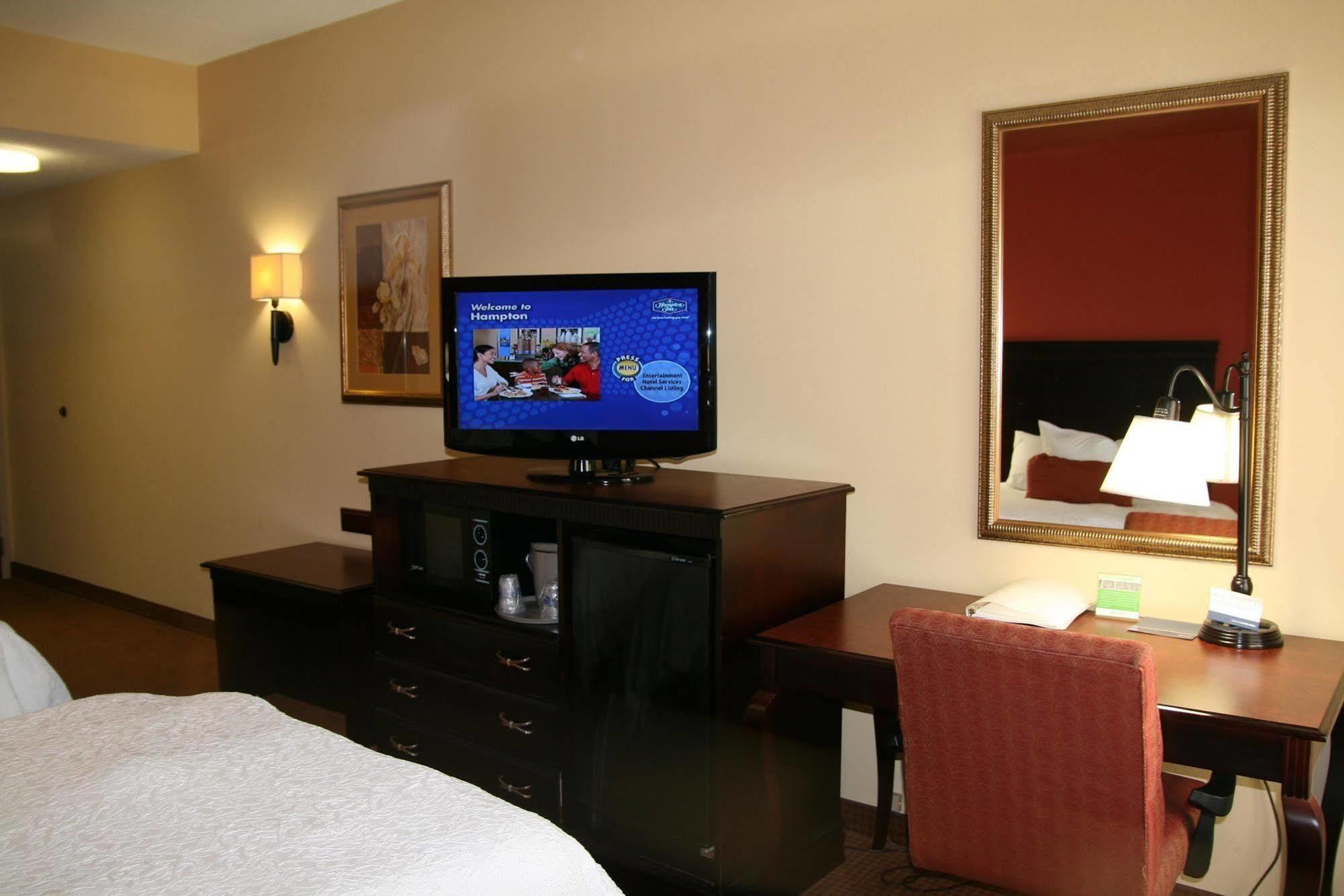 Hampton Inn Олив-Бранч Экстерьер фото